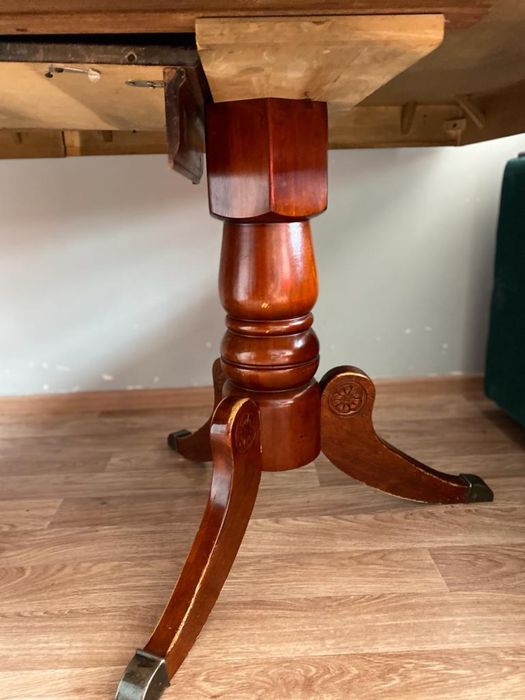 Срочно продам стол для зала