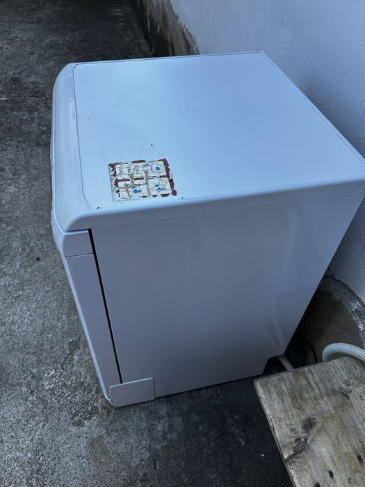 Съдомиялна машина ariston 60см