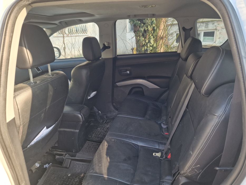 Vând mitsubishi outlander