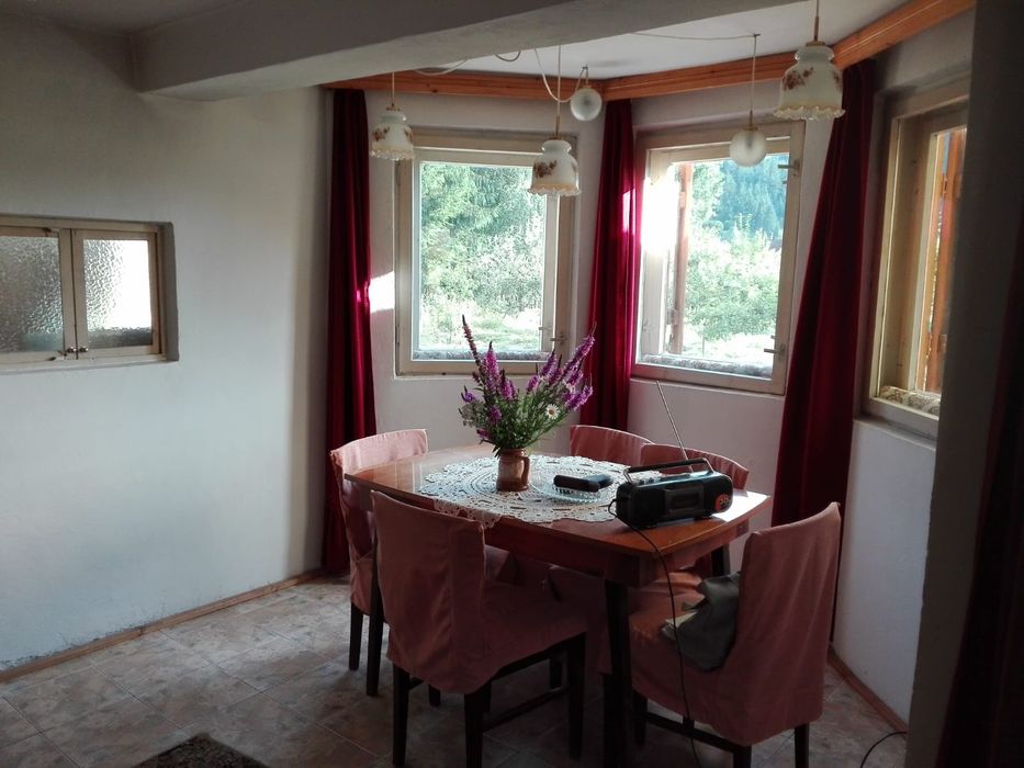 Casă cu etaj , de cărămidă, pe teren de  1680 M2, intabulat și  cu cadastru,la Neagra, jud. Mureș