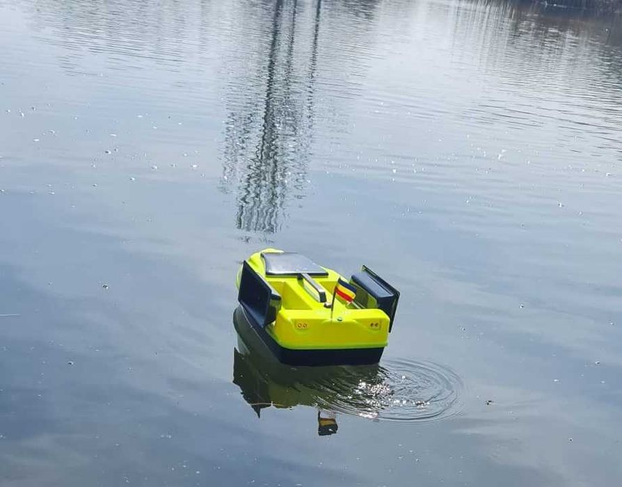 Navomodel plantat RAPTOR / Barcuta nadit pentru pescuit cu doua cuve