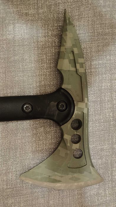 Ножове 3 броя + тактическа брадва Томахоук - за 50 лв.