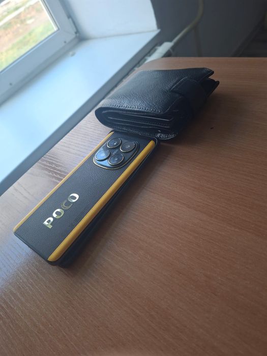 Продам телефон POCO