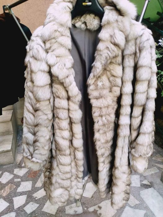 Haina din blana de vulpe polara