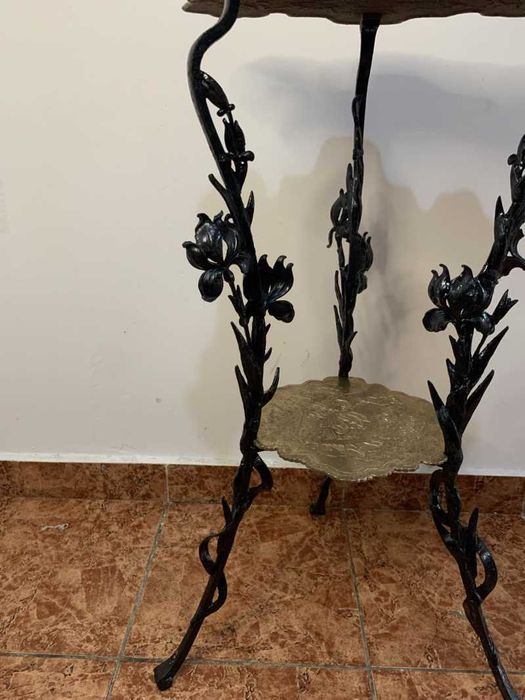 Masuta din fier vintage