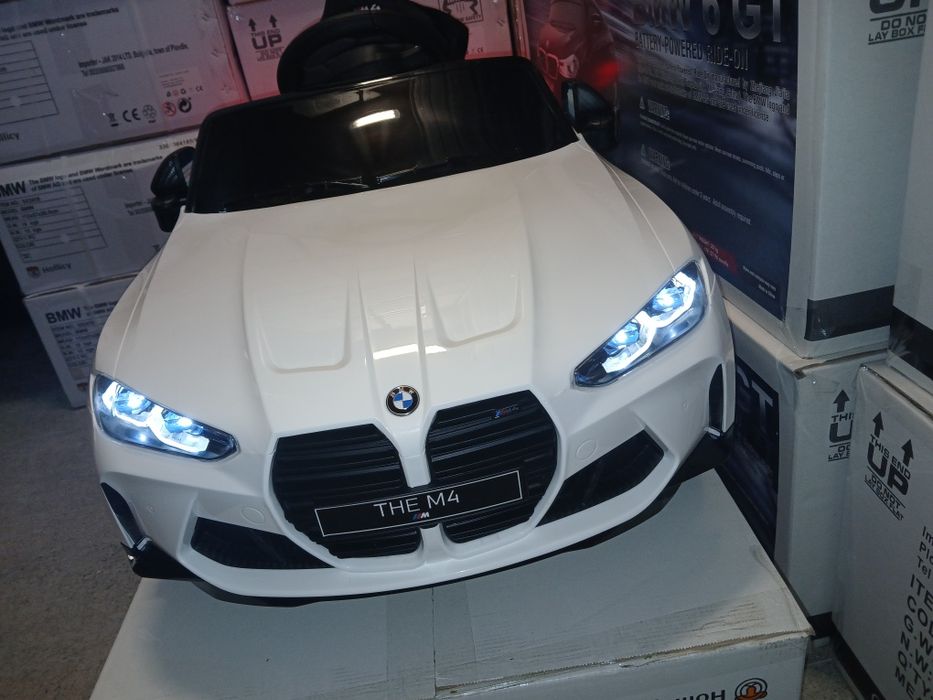 Акумулаторни коли BMW M4 12v с меки гуми и кожена седалка