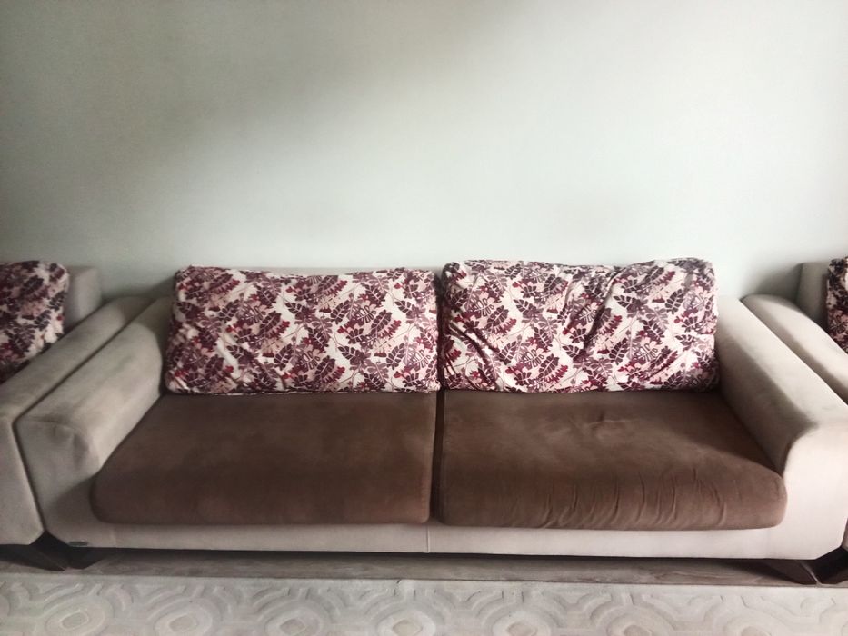 Продаётся диван. Марка дивана: embawood.