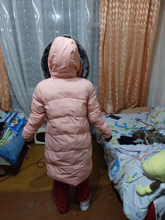 Продам зимнюю куртку на девочку