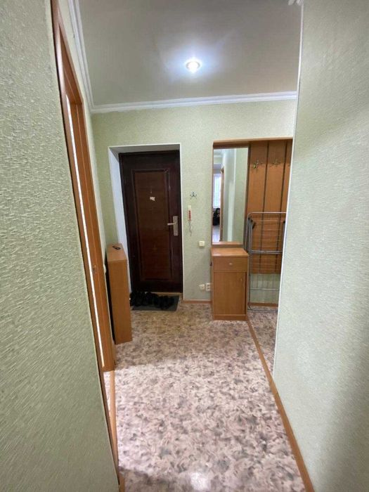 Продам 1 комнатную квартиру 12мкр Кирпичный дом 2006