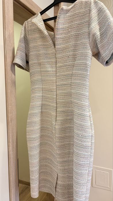 Рокля Юнона, размер 38. Обличана е два пъти. Запазена!