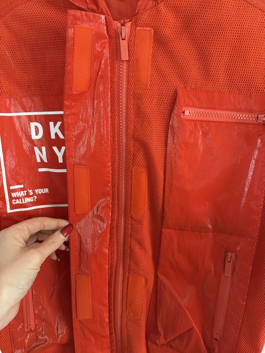 Яке за момиче DKNY