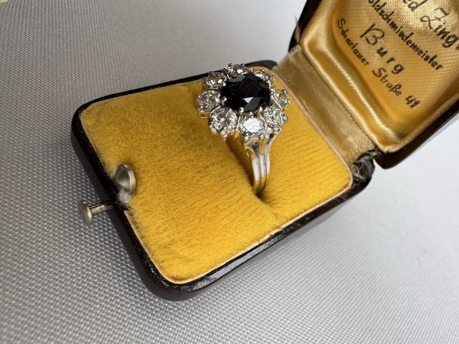 Inel din aur alb, safir si diamnate