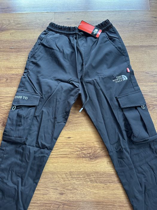 Мъжко,шушлеково,черно долнище The North Face,карго