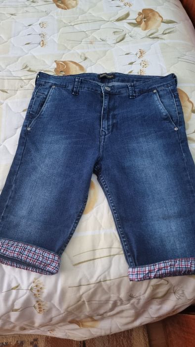 Продавам мъжки дънки нови