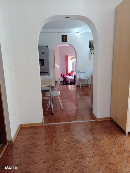 Casă spațioasă cu etaj și teren generos, zona urbană