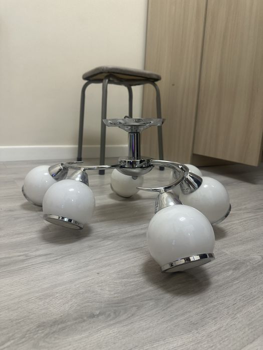 Люстра белая