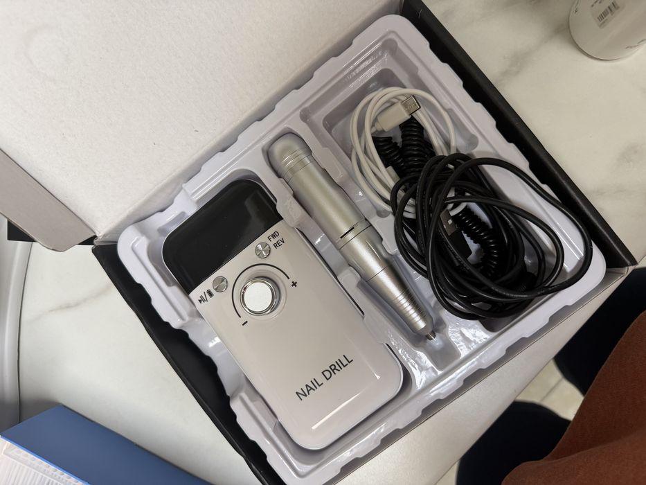 Електрическа пила, лампа и гел лак Kodi