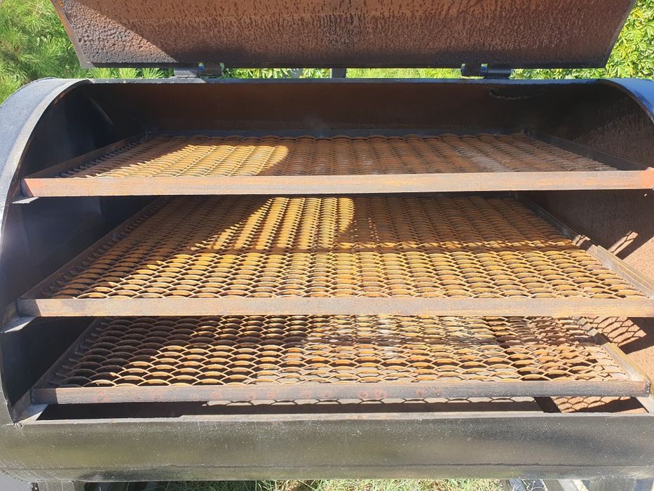 Срочно продаются два смокера для BBQ.