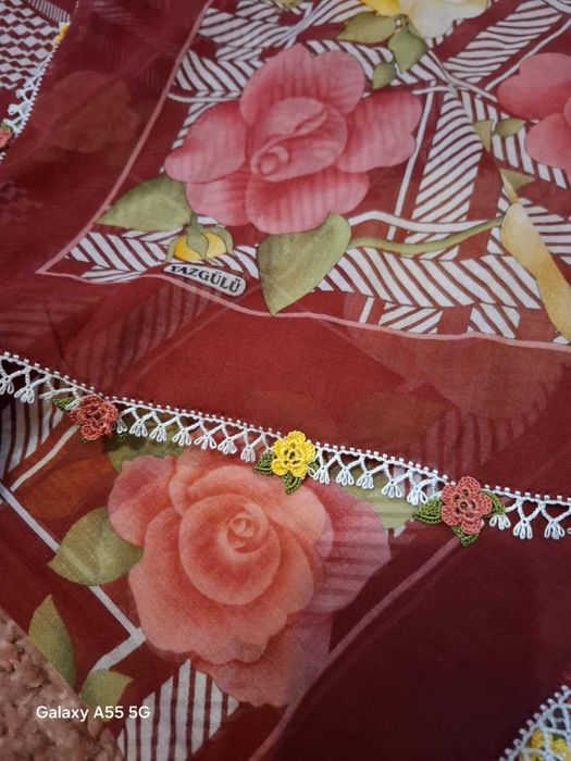 Памучна забрадка с дантела