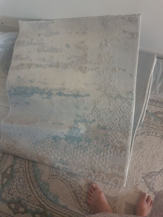 Ковер легкий, чистый