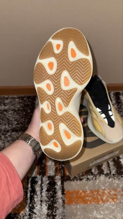Yeezy 700 v3 Safflower