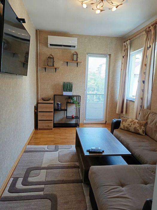 Дава се под наем Двустаен апартамент в София, Център - 58 кв.м за 650 € - Снимка #1