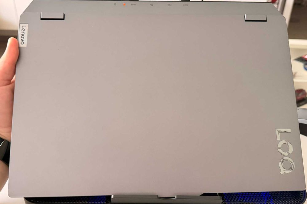 Laptop Gaming Lenovo LOQ 15ARP9 cu procesor AMD Ryzen™ 7 7435HS pana la 4.5GHz