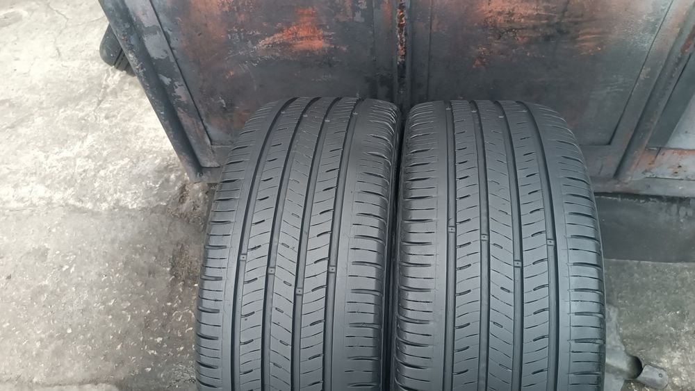 225/45/17  Kumho