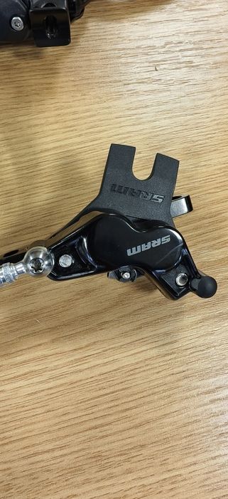 Комплект дискови спирачки SRAM Level Silver Stealth с 4 бутала