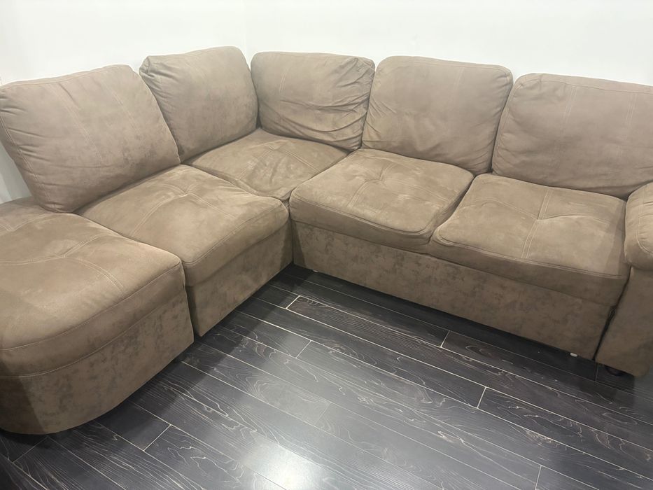 Продавам ъглов разтегателен диван