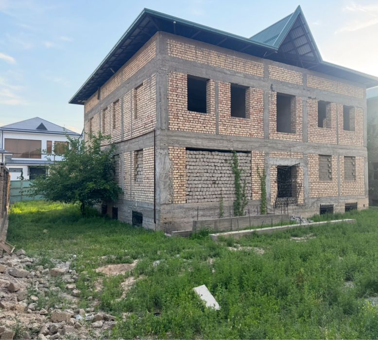 Центре Кибрая (Бугор) Коробка в цене ЗМЛЯ 9сот+6сот по 26000уе сотка