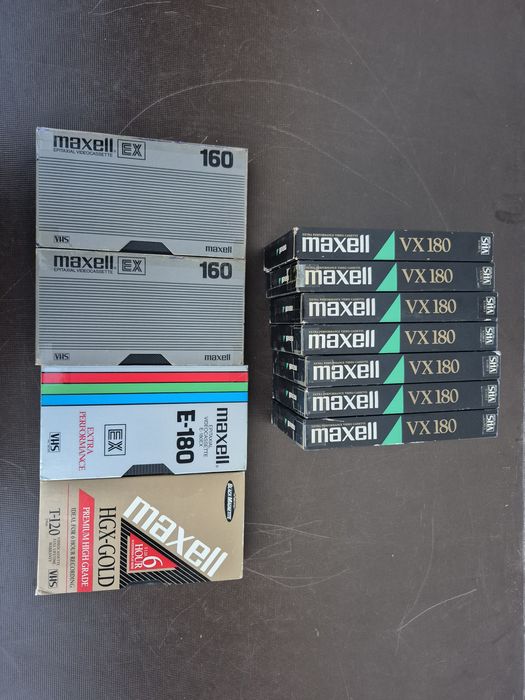 Vând lot 11 casete video VHS originale Maxell 120,180 minute cu filme