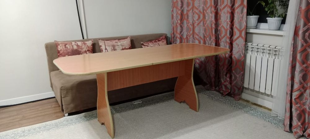 Продам кухонный стол