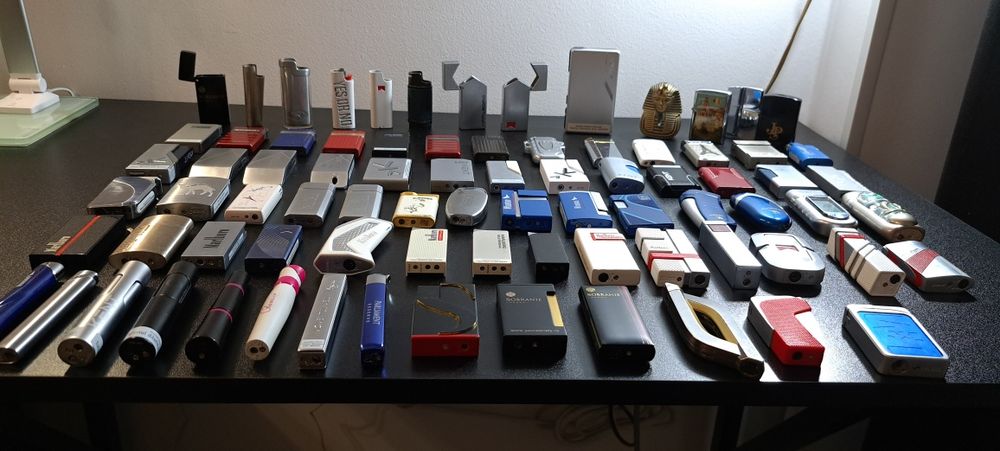 Vand colectie de brichete metalice