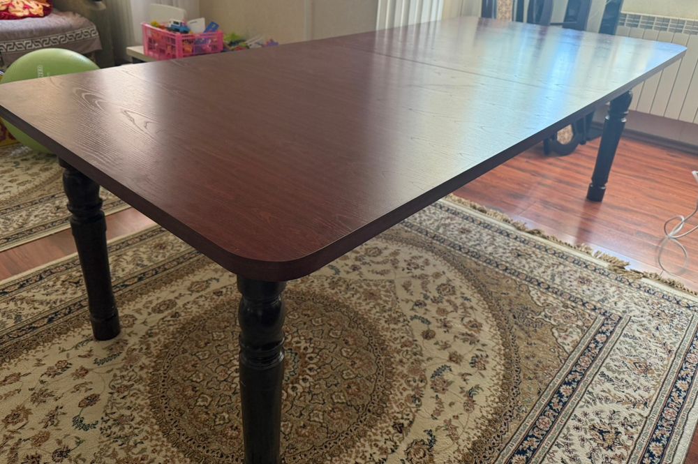 Стол обеденный на 12 персон