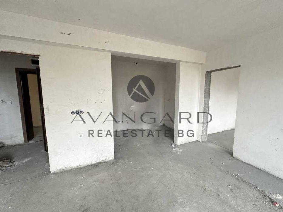 Продава се Тристаен апартамент в Пловдив, Остромила - 122 кв.м за 732 €/кв.м - Снимка #2