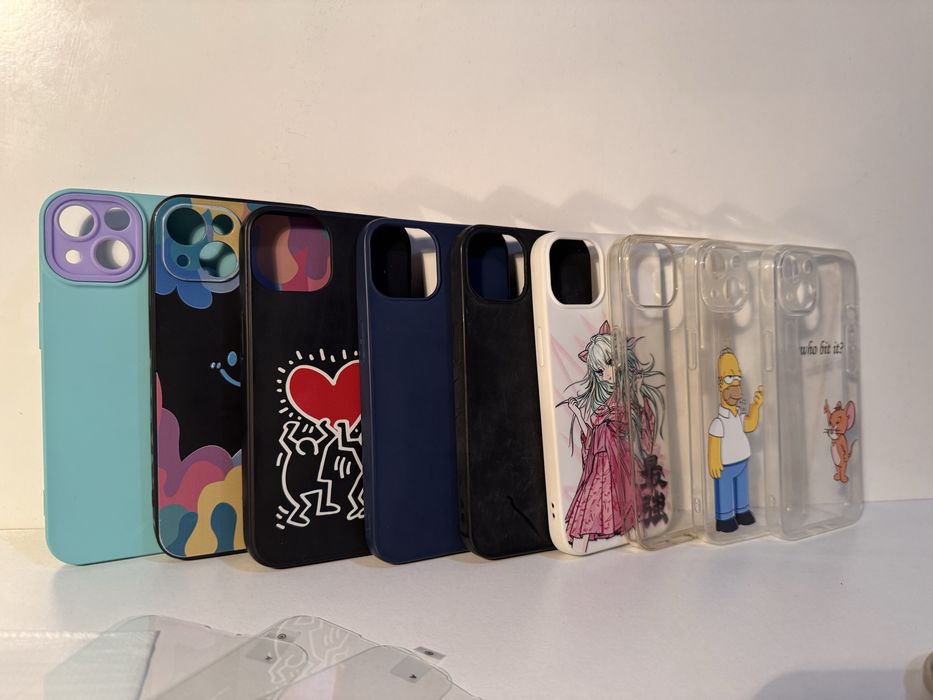 Iphone 13 256gb Midnight black (тъмносин) с 9 калъфа и 4 протектора