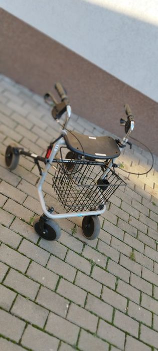 Cărucior cu 4 roți cu scaun și coș pentru vârstnici