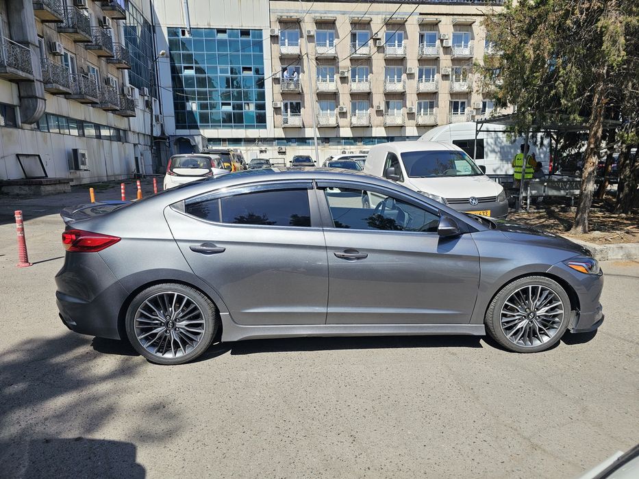 Автомобиль hyundai elantra