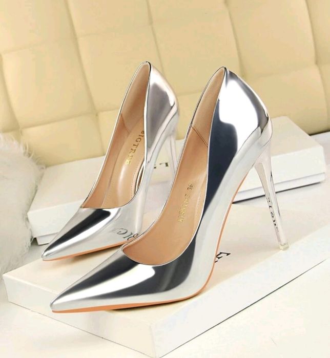 Pantofi cu toc mărimea 37