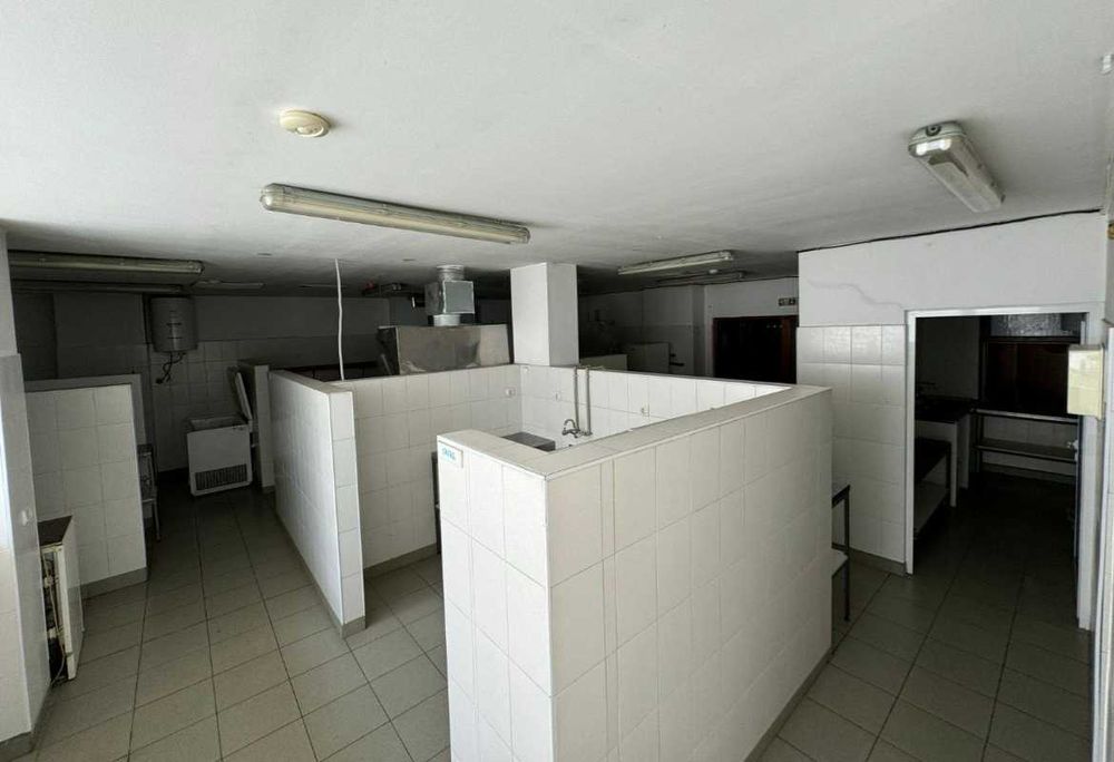 Ресторант 330 м2, Възраждане