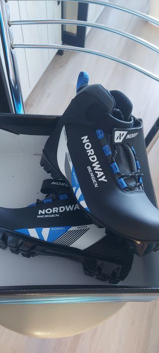 Продам ботинки лыжные