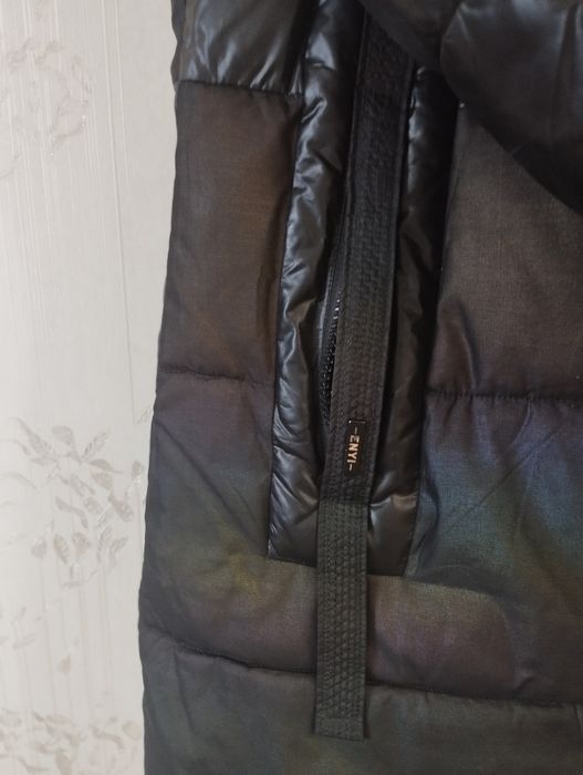 Куртку-пуховик женская