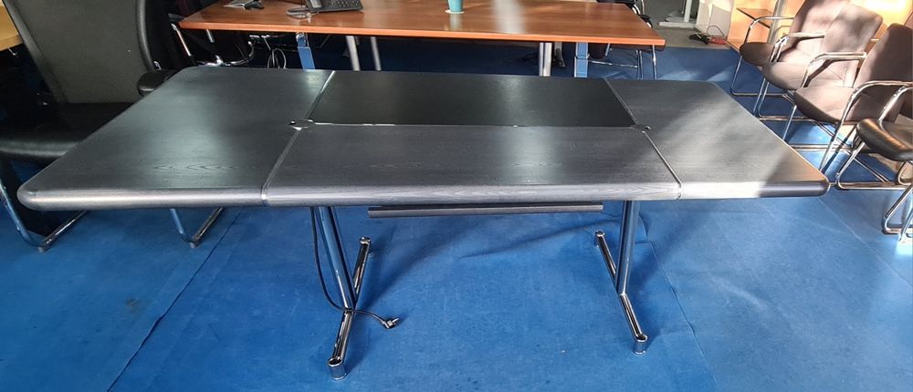 Немска конферетна и посетителска маса за дова и офиса оборудване