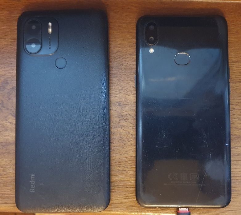 Продам два телефона samsung A10 и Redmi оба рабочий оба теле за 1млн