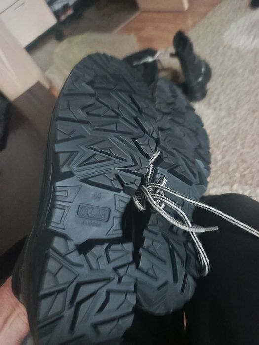 продам спец обувь новую