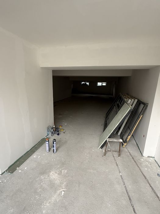 Дўконлар ижарага берилади. 160 кв + 160 кв ертўла. ЧИНАР МОЛ рўпараси.