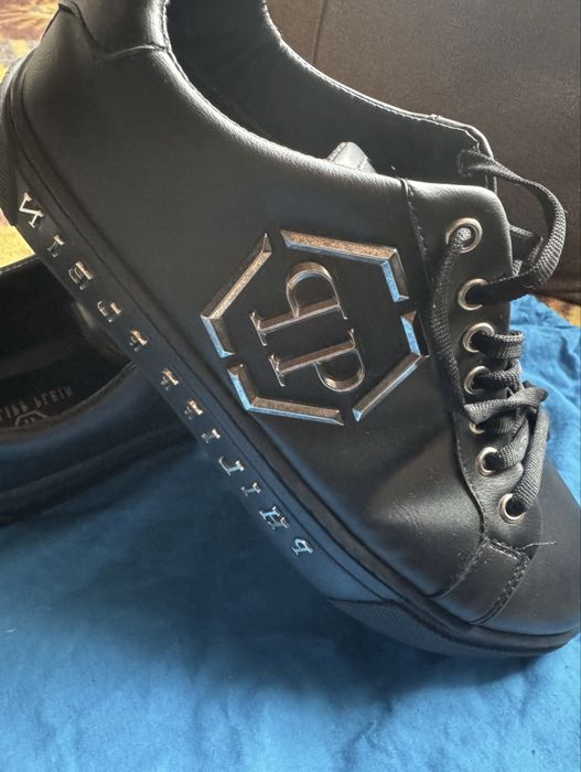 Adidasi Philip Plein purtati o singura data