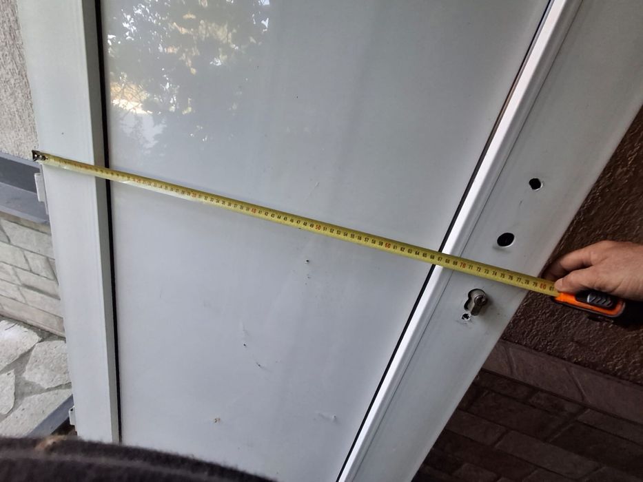 Usi de termopan aproape noi