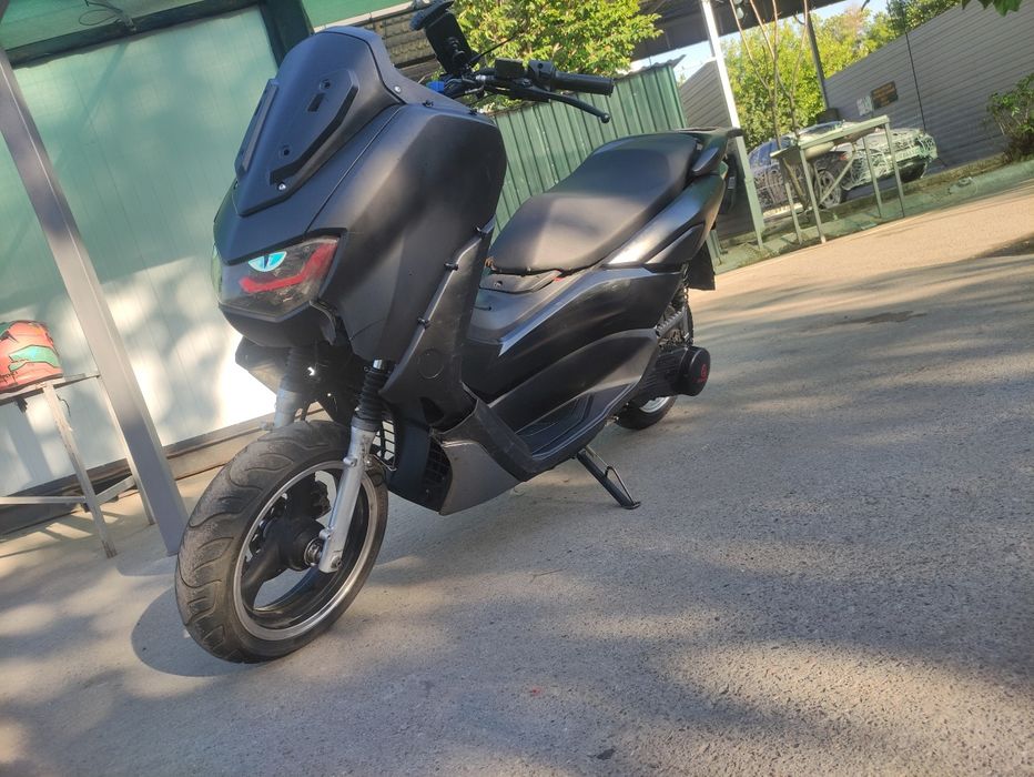 Skuter N-Max 2023